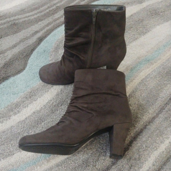 Gray velvet woman's booties size 8.5 - Picture 4 of 4